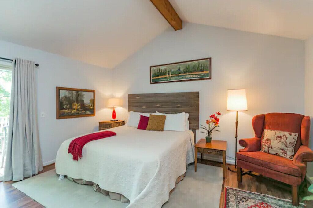 Lakeside Cabin Retreat - Boating, Swimming