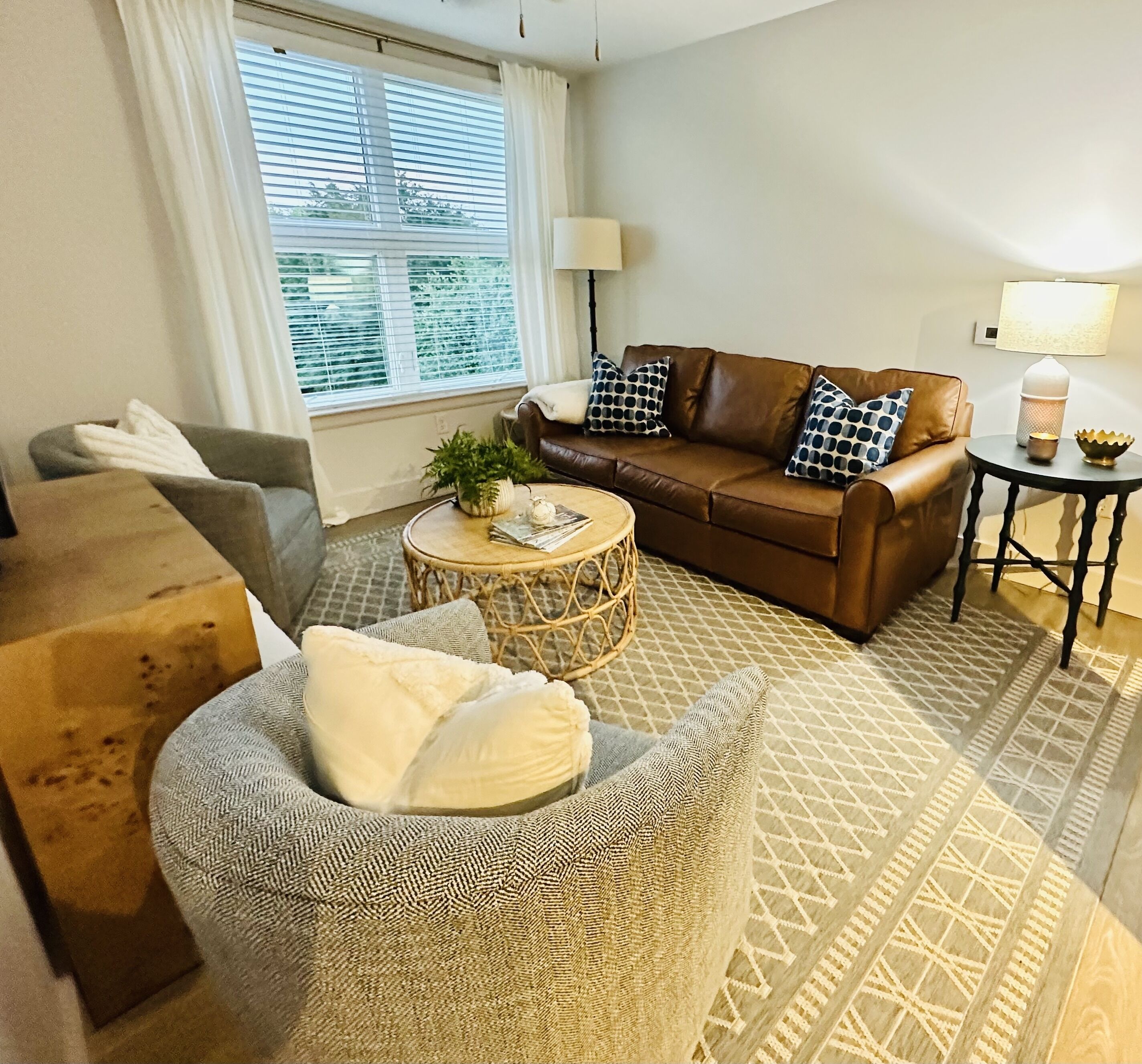 Walk to the Square and Campus