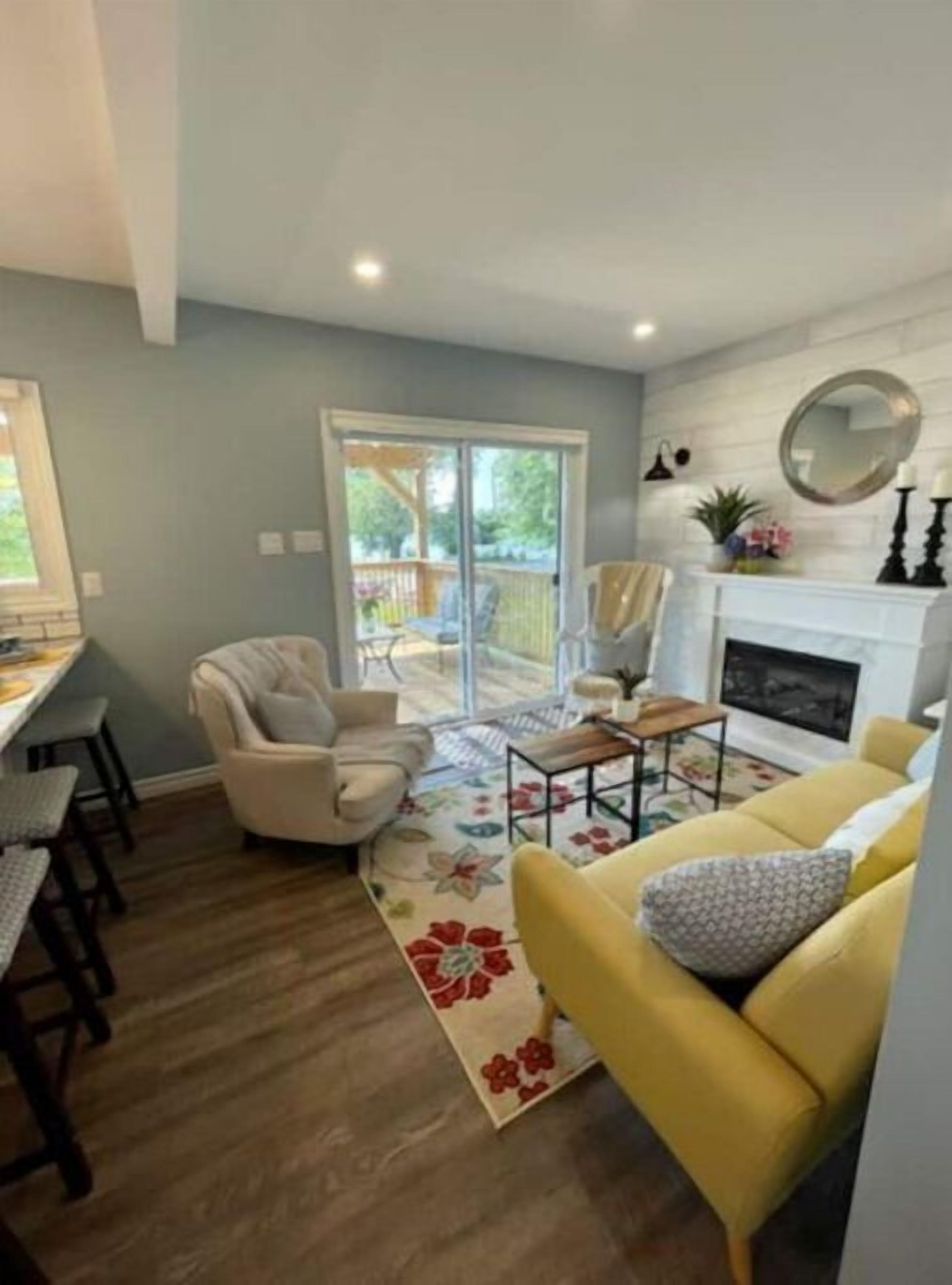 Island View Escape in Historic Amherstburg !!