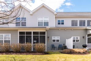 Exterior - Walk to Outlets & Breweries, Restaurants and community pool (Lewes)