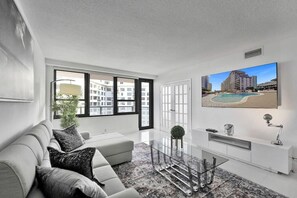 Smart TV, table tennis