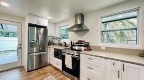 Fridge, microwave, oven, stovetop - Newly renovated cozy beach house. (Venice)