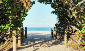 Espreguiçadeiras, toalhas de praia 