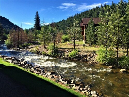 Serenity on Fall River- Fawn Valley Chalet, Estes Park CO