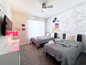 5 bedrooms, iron/ironing board, WiFi, bed sheets - Superhero Gameroom!  Mickey & Star Wars! Resort Near Disney! (Kissimmee)