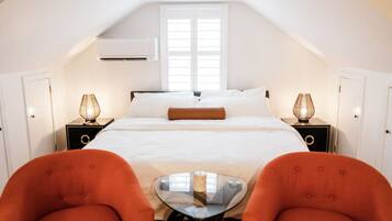 3 bedrooms, desk, iron/ironing board, travel crib