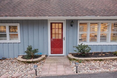 Cowry Acres - The First House Villa w Hot Tub