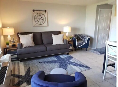 #135 Condo near large pool & shuttle to Gorge Amp-book separately