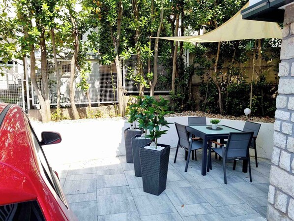 تناول الطعام بالخارج