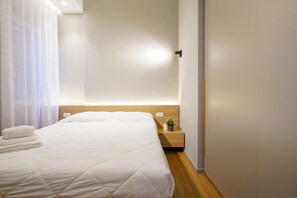 1 dormitorio, tabla de planchar con plancha, wifi y ropa de cama