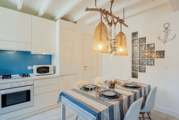 Micro-ondas, fogão, cooktop, lava-louças