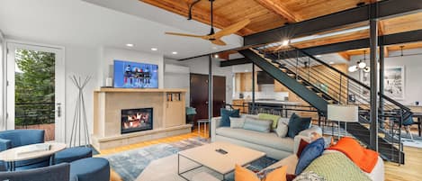 TV, fireplace, stereo
