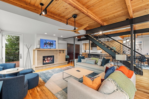 TV, fireplace, stereo
