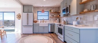 Mojave Palms · Epic Mojave Views + Sauna & Pool