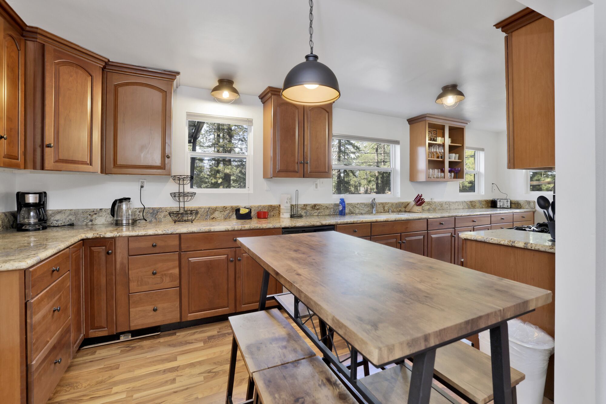 Brownie Family Retreat- Cozy Resort Chalet- Hot Tub-