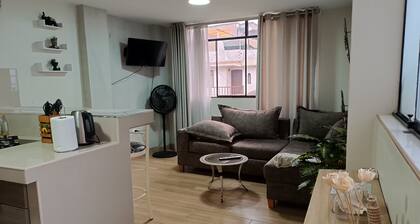A 20 min del aeropuerto, comodo Loft con cocina americana