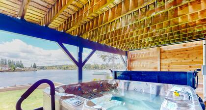 Waterfront retreat with inlet access, views, deck, & fireplace - dogs OK
