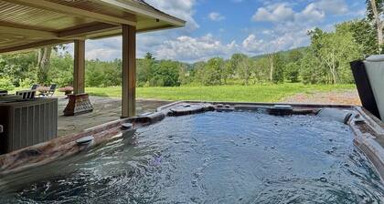 Rosecliff: Ultra-Lux Pool, Big Views, Green River, Sleeps 15
