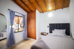 3 bedrooms, desk, iron/ironing board, free WiFi