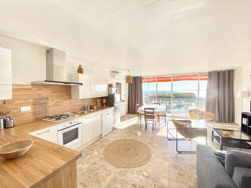 ?? Appartement Climatisé 2 Chambres – Vue Mer – Parking Privatif – Résidence Sécurisée