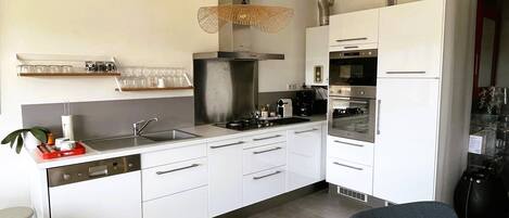 Køleskab, mikrobølgeovn, ovn, opvaskemaskine