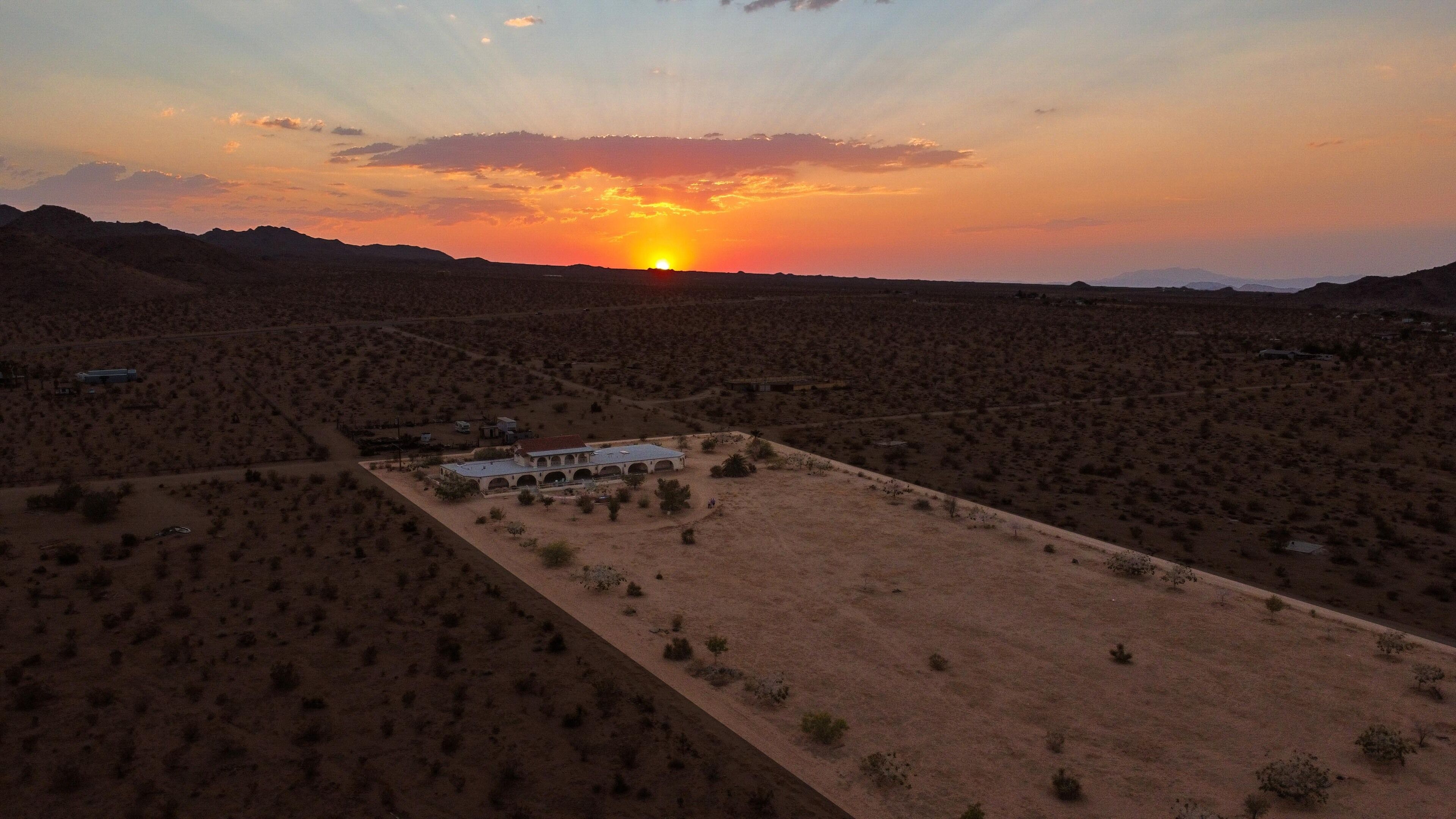 Psychic Arches - Hot Tub, Pool Table, Cowboy Pool, Fireplace, Arcade, Views!