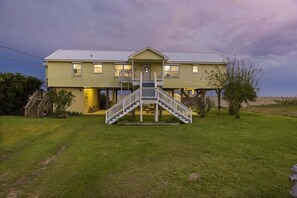 Exterior - Beach Life-Ruff E Nuff - Coastal Realty Group (Grand Isle)