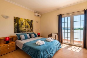 4 bedrooms, free WiFi, bed sheets