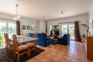 Interior - Villa Chris by Gabi Miguel (Sesmarias)