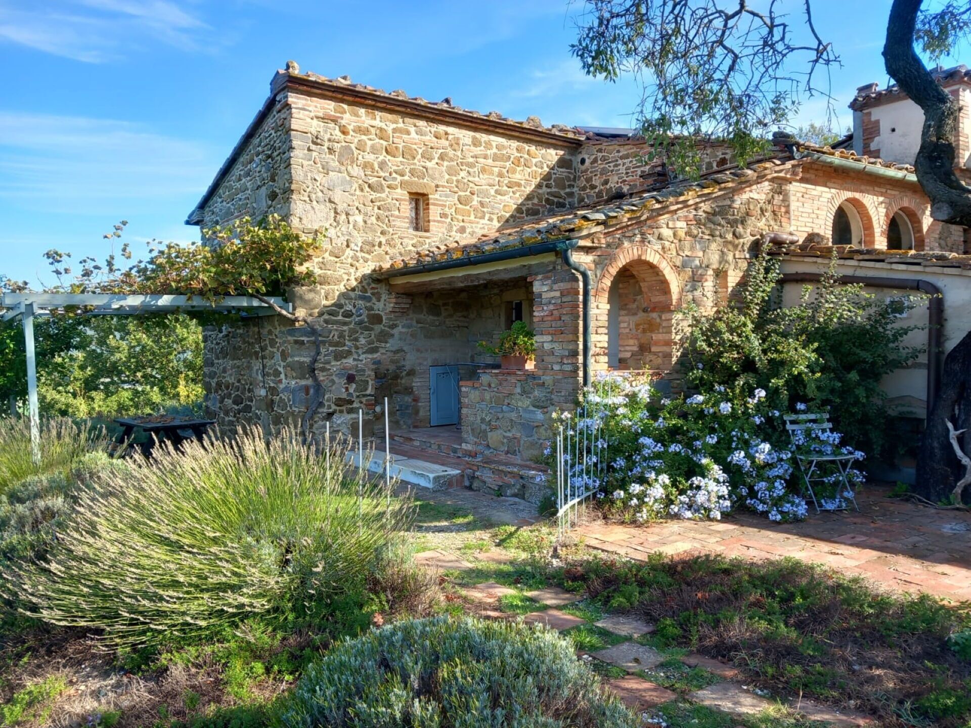 Cosy apartment in villa for 2 people with pool, A/C, WIFI, patio, panoramic view and parking