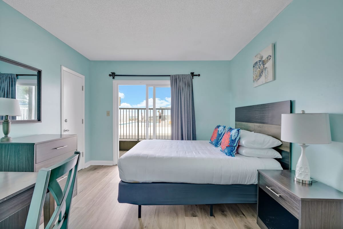 1 bedroom, blackout drapes, iron/ironing board, free WiFi