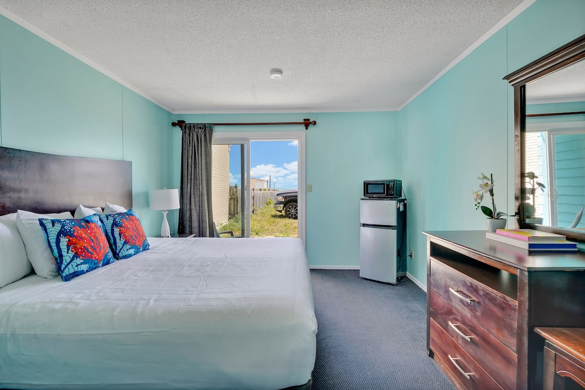 1 bedroom, blackout drapes, iron/ironing board, free WiFi