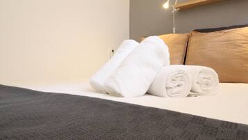 1 habitación, tabla de planchar con plancha, internet y ropa de cama