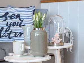 Unclassified image, 2 of 24, button