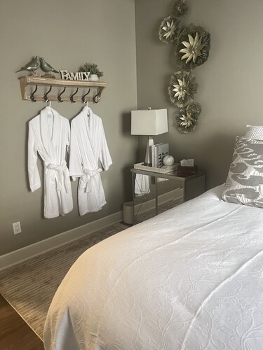 Bears Den close to golf course on Bear Mountain.