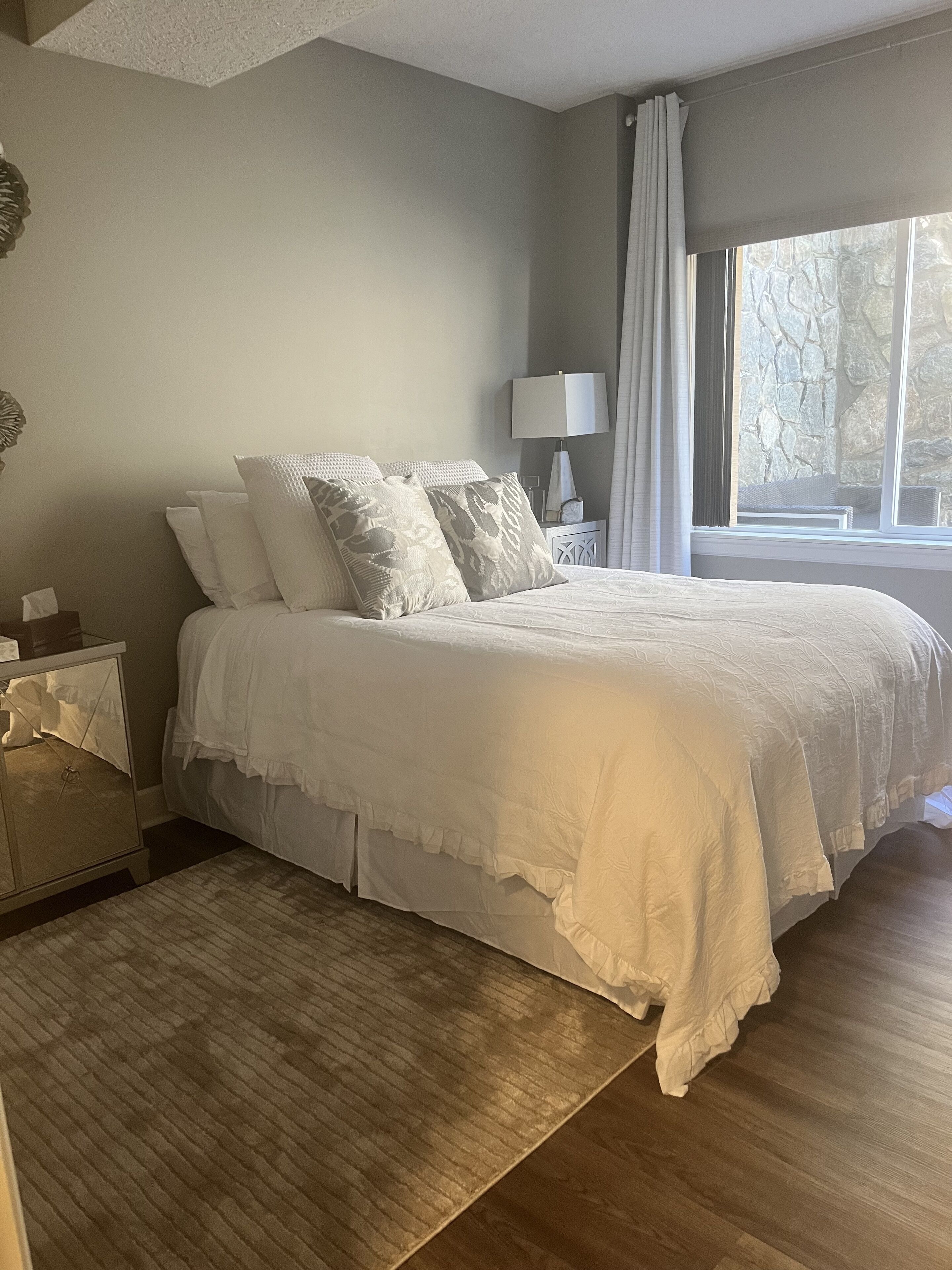 Bears Den close to golf course on Bear Mountain.