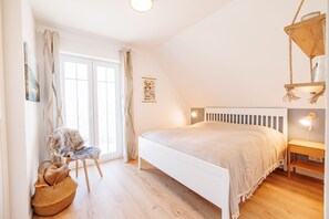 3 bedrooms, desk, iron/ironing board, WiFi