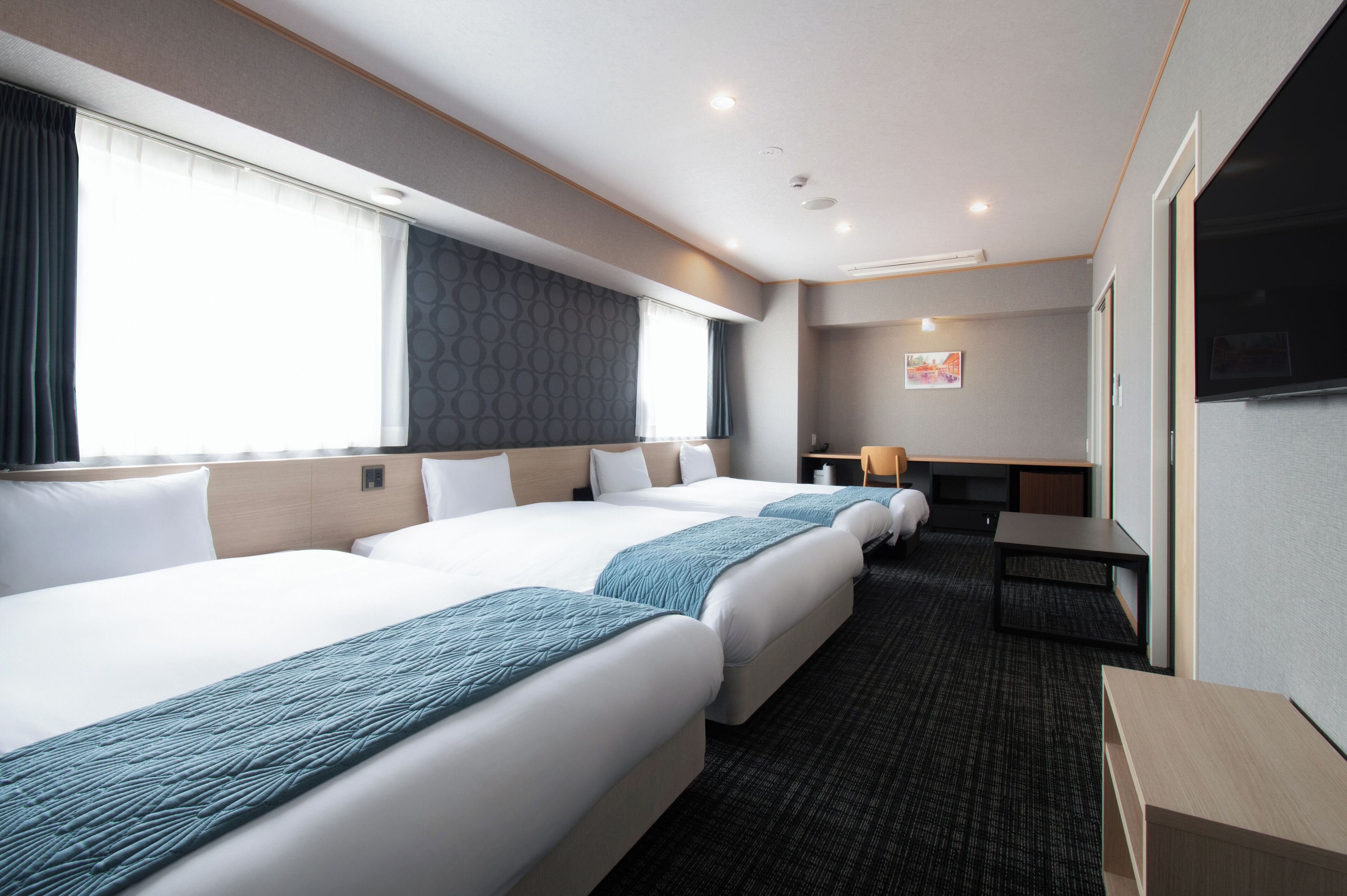 Deluxe Twin Room (With 2 Extra Beds), Non Smoking | Down comforters, desk, laptop workspace, iron/ironing board