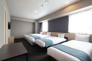 Phòng Deluxe, nhiều giường, không hút thuốc | Chăn bông, két bảo mật tại phòng, bàn 