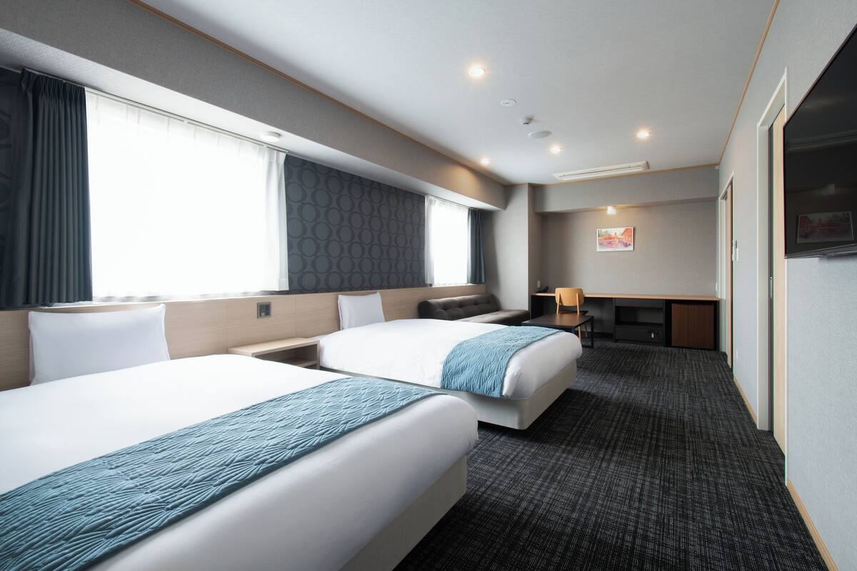 Deluxe Twin Room, 2 Double Beds, Non Smoking | Down comforters, in-room safe, desk, laptop workspace