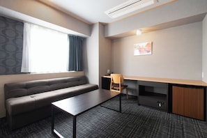 Chăn bông, két bảo mật tại phòng, bàn