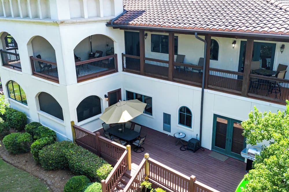 Waterfront Cuscowilla Villa 2 Bedroom Suite on Lake Oconee with assigned Boat Slip