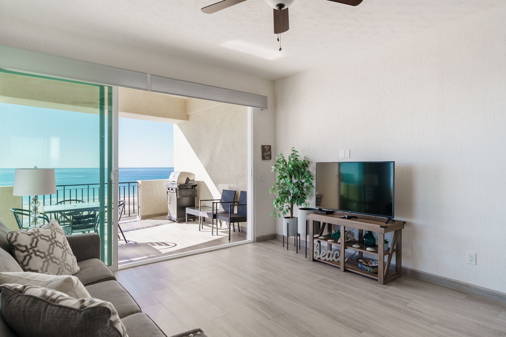 1 bedroom 1 bath condominium, C30802