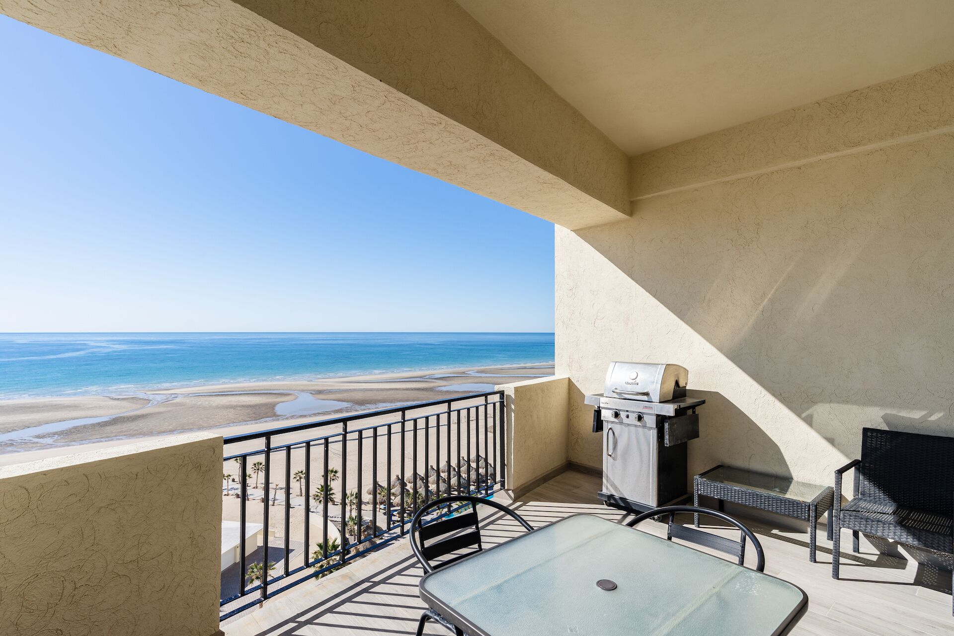 1 bedroom 1 bath condominium, C30802