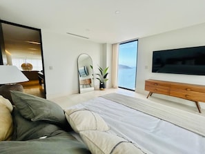 Royal Apartment, 3 Bedrooms, Sea View | Free WiFi, bed sheets
