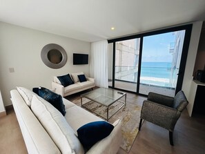 Grand Apartment | Living area - The O  (Mazatlán)