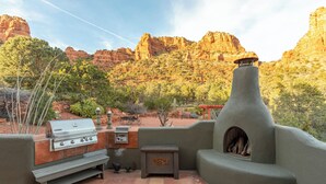 Property grounds - Castle Rock Abode | Private Sedona Retreat w/ Trail Access, Fire Pit & BBQ (Sedona)