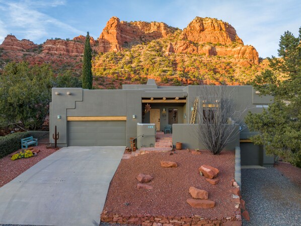 Exterior - Castle Rock Abode ~ Hiking In Your Back Yard (Sedona)