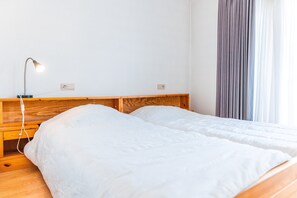 3 bedrooms, iron/ironing board, free WiFi