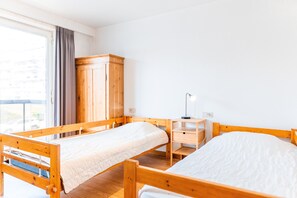 3 bedrooms, iron/ironing board, free WiFi